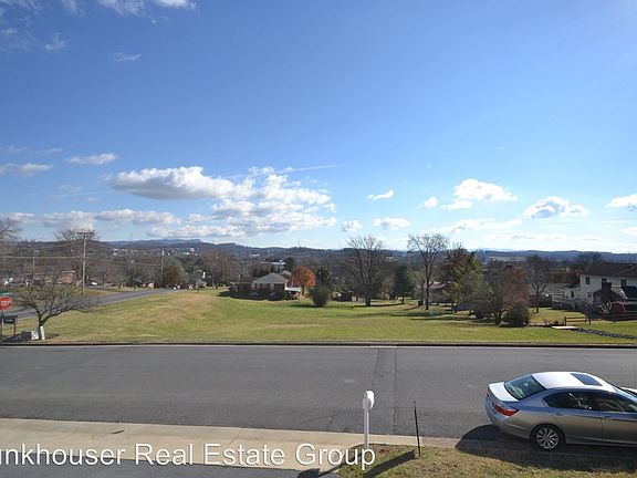 2nd image of 1811 Willow Hill Dr