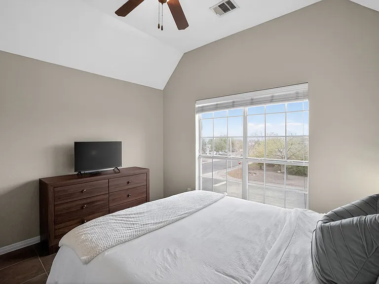395 Spring Dr — Photo 13