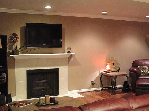 875 Arrowhead #9 - 02 Family Room View 2_02242015