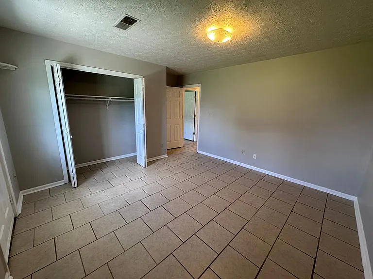 105 Grogan Cir — Photo 5