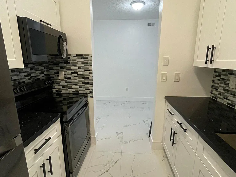 1701 NW 96th Ter #F — Photo 7