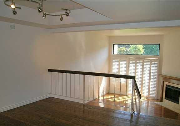 4th image of 18731 Hatteras St Unit 29