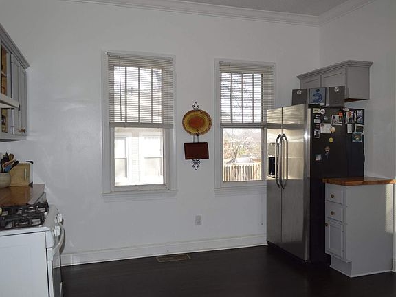 4th image of 808 Barton Ave