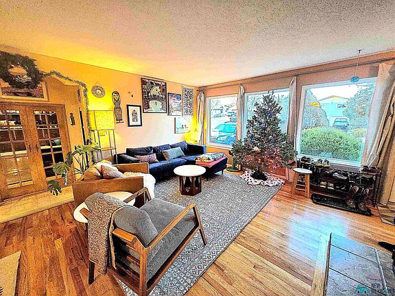 5th image of 703 Julie Dr