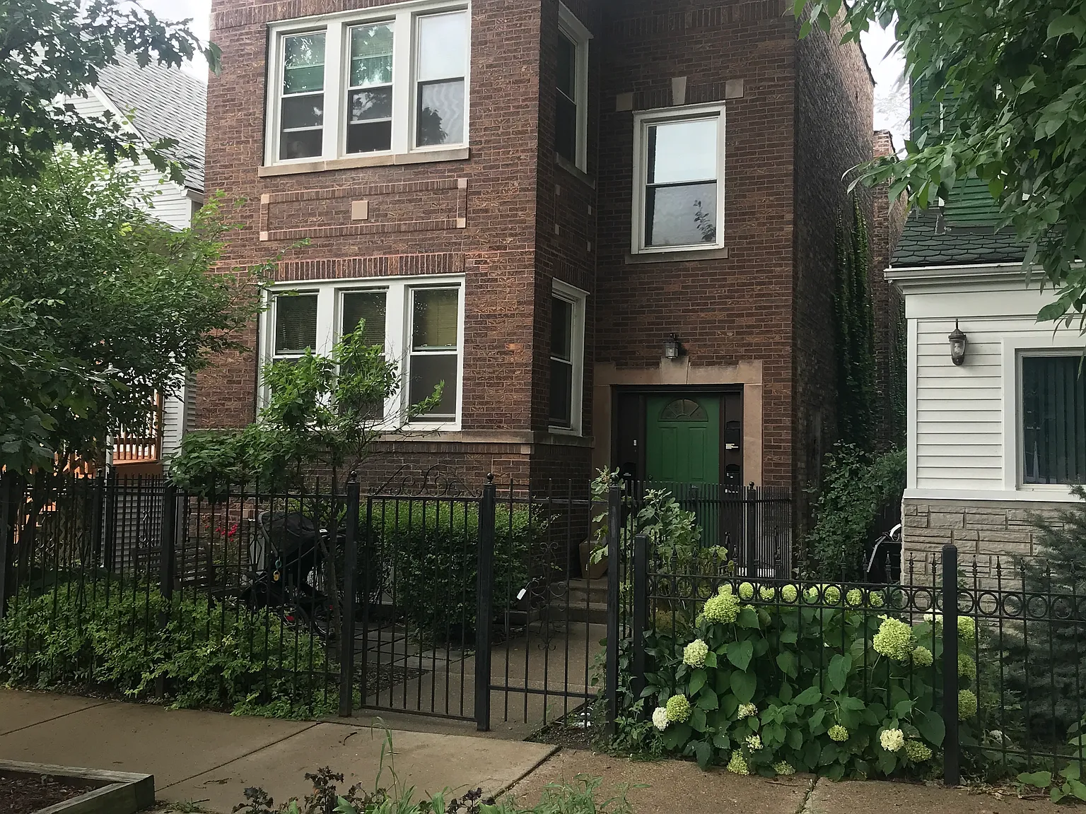 2 bed, 1000 sqft, $2,398 — Photo 2