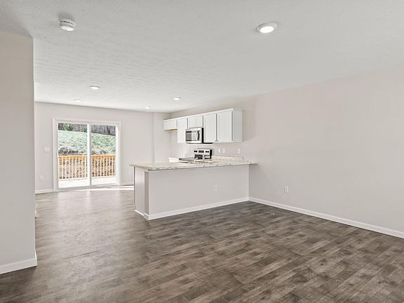 3rd image of 153 Ashburn Way