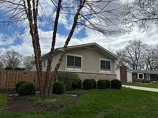 3rd image of 828 Liberty Bell Ln