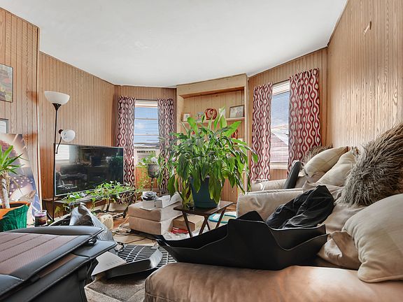 2nd image of 25 W 21st St