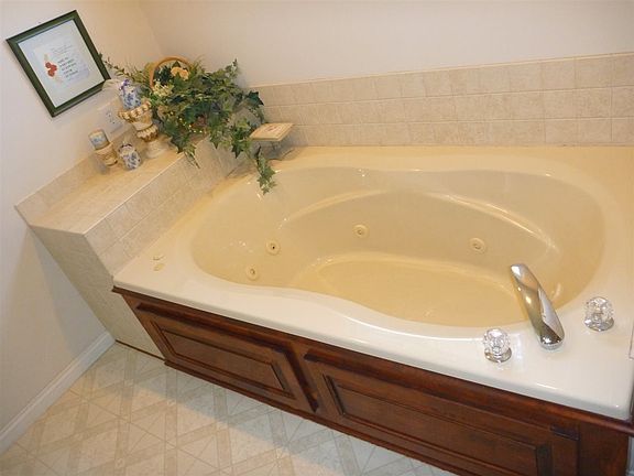 3rd image of 2715 Winfield Dr