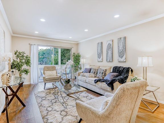 3rd image of 787 N Fair Oaks Ave APT 5