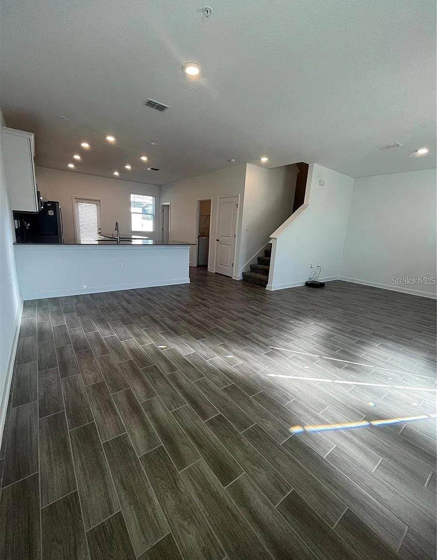 3 bed, 2.5 bath, 1636 sqft, $2,699 — Photo 4