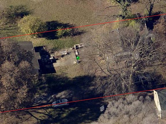 3rd image of 864 Hart Rd