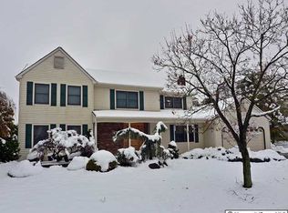16 Heron Dr, Marlboro, NJ