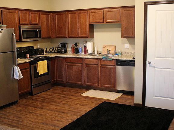 3rd image of 3735 Ravenwood Cir #5
