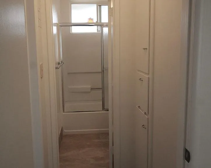E Chevy Chase Dr — Photo 10