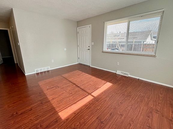 5th image of 4475 W Dakota Ave