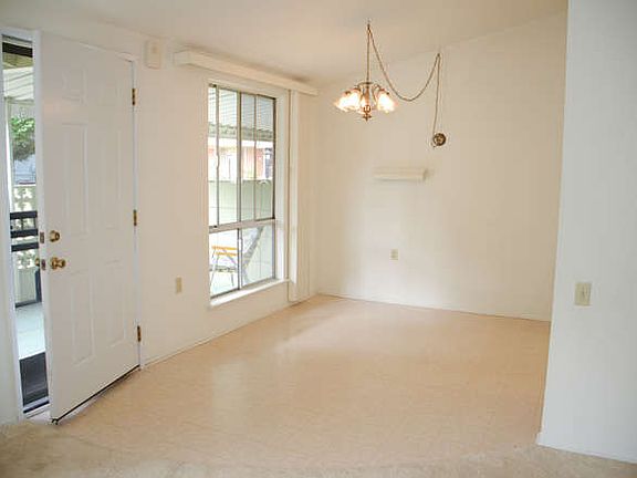 5th image of 19204 Ave Of The Oaks Unit C