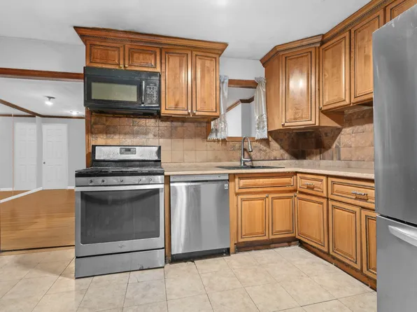 377 Mac Donough Street image 6 of 8