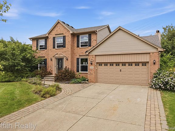 3rd image of 938 Meadowbrook Ct
