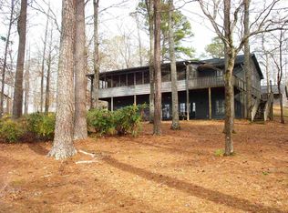 1020 Meadow Ln, Greensboro, GA
