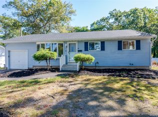 1139 Waverly Avenue, Farmingville, NY 11738