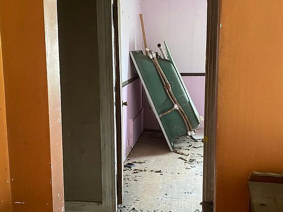 3rd image of 9512 N Wheeling Ave
