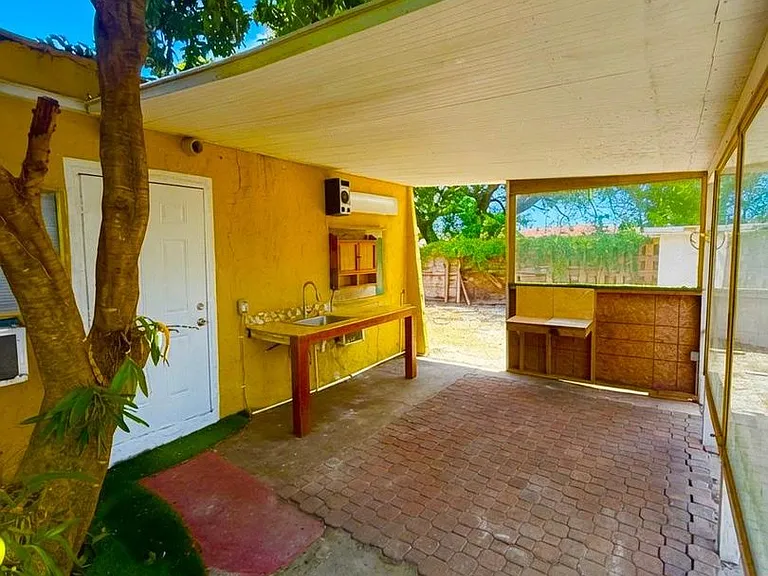 1340 Peri St — Photo 2
