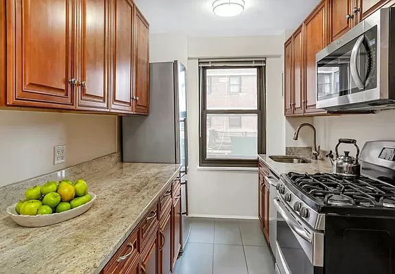 2nd image of 415 Grand St APT E103
