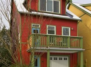 136 Sadie Ln NW, Bainbridge Island, WA 98110