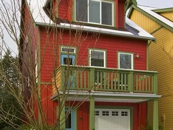 136 Sadie Ln NW, Bainbridge Island, WA 98110