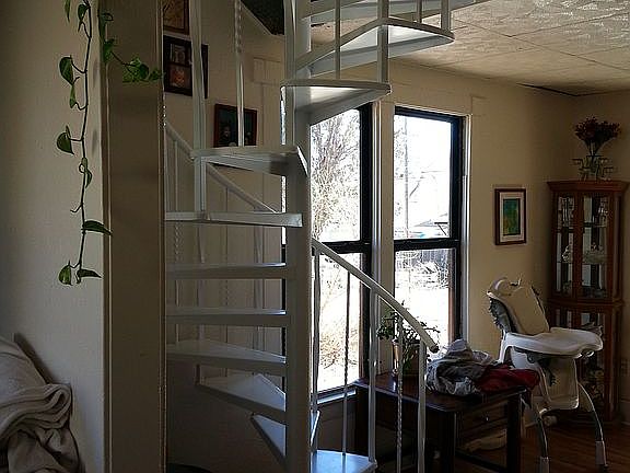 2nd image of 1324 E 9th St