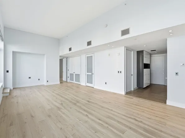 1000 Avenue At Port Imperial image 33 of 38