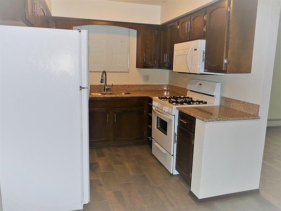 5th image of 608 W 65th St APT 6