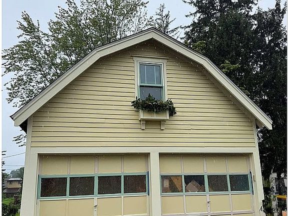 3rd image of 1024 Packer St