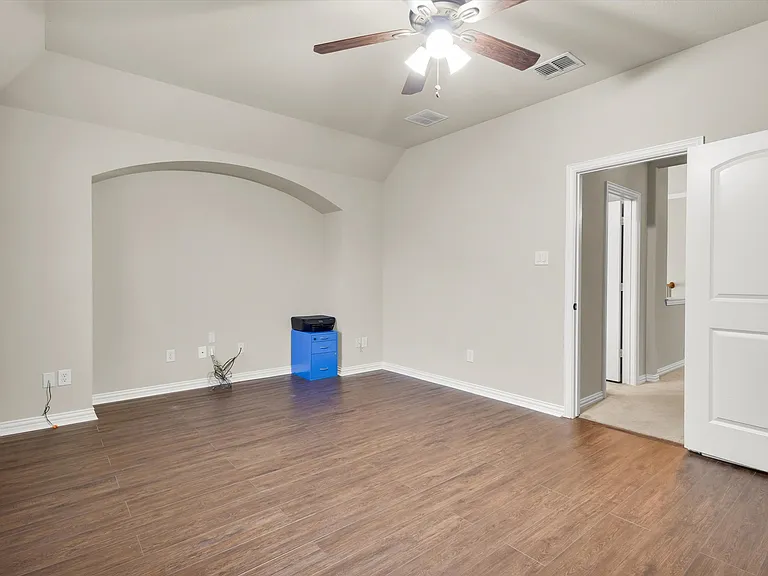 214 Crestbrook Dr — Photo 36