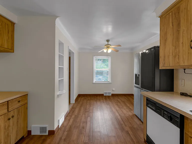 3020 Syracuse St — Photo 10