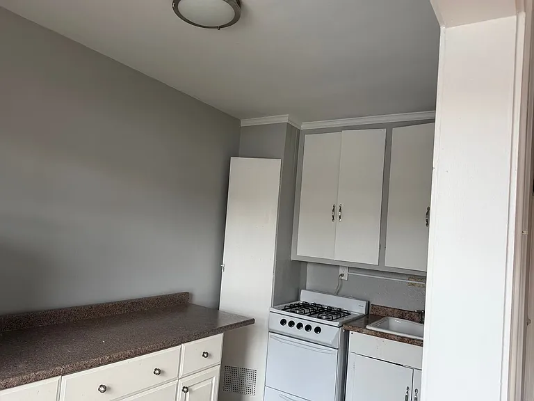 42 S La Grange Rd — Photo 3