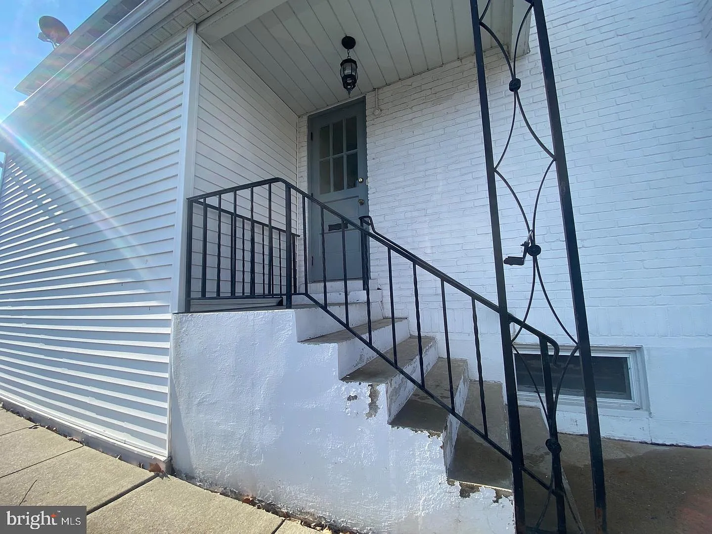 3 bed, 1.0 bath, $1,595 — Photo 2