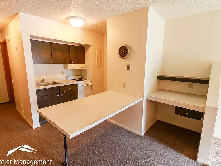 1500 McCain Ln — Photo 2