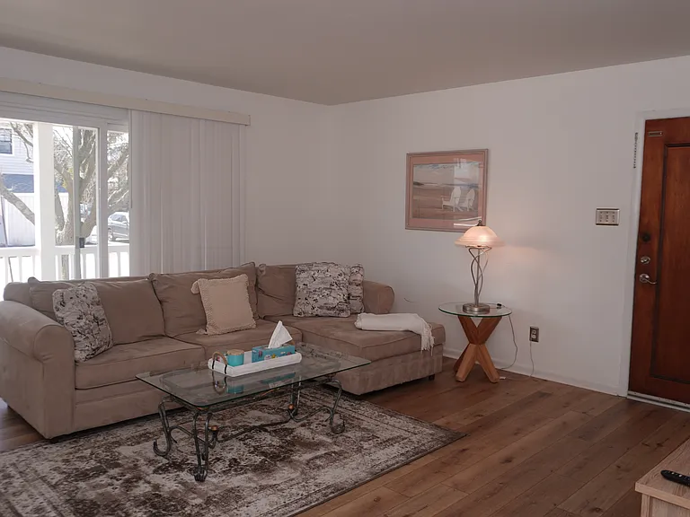 453 Berkshire Dr — Photo 6
