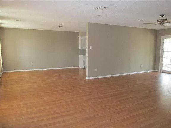 3rd image of 5707 Richmond Ave