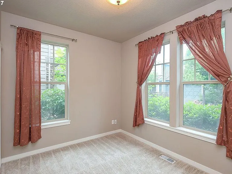 6146 NE Ridgestone Ct — Photo 3