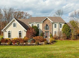 182 Shamrock Hills Dr, Wappingers Falls, NY 12590
