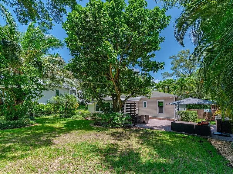 3610 S Douglas Rd — Photo 32