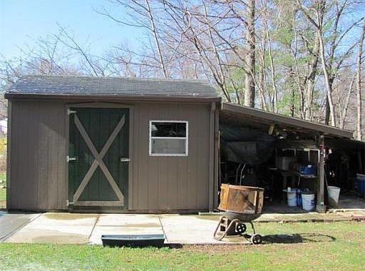 4th image of 27 Dinny Ln #27