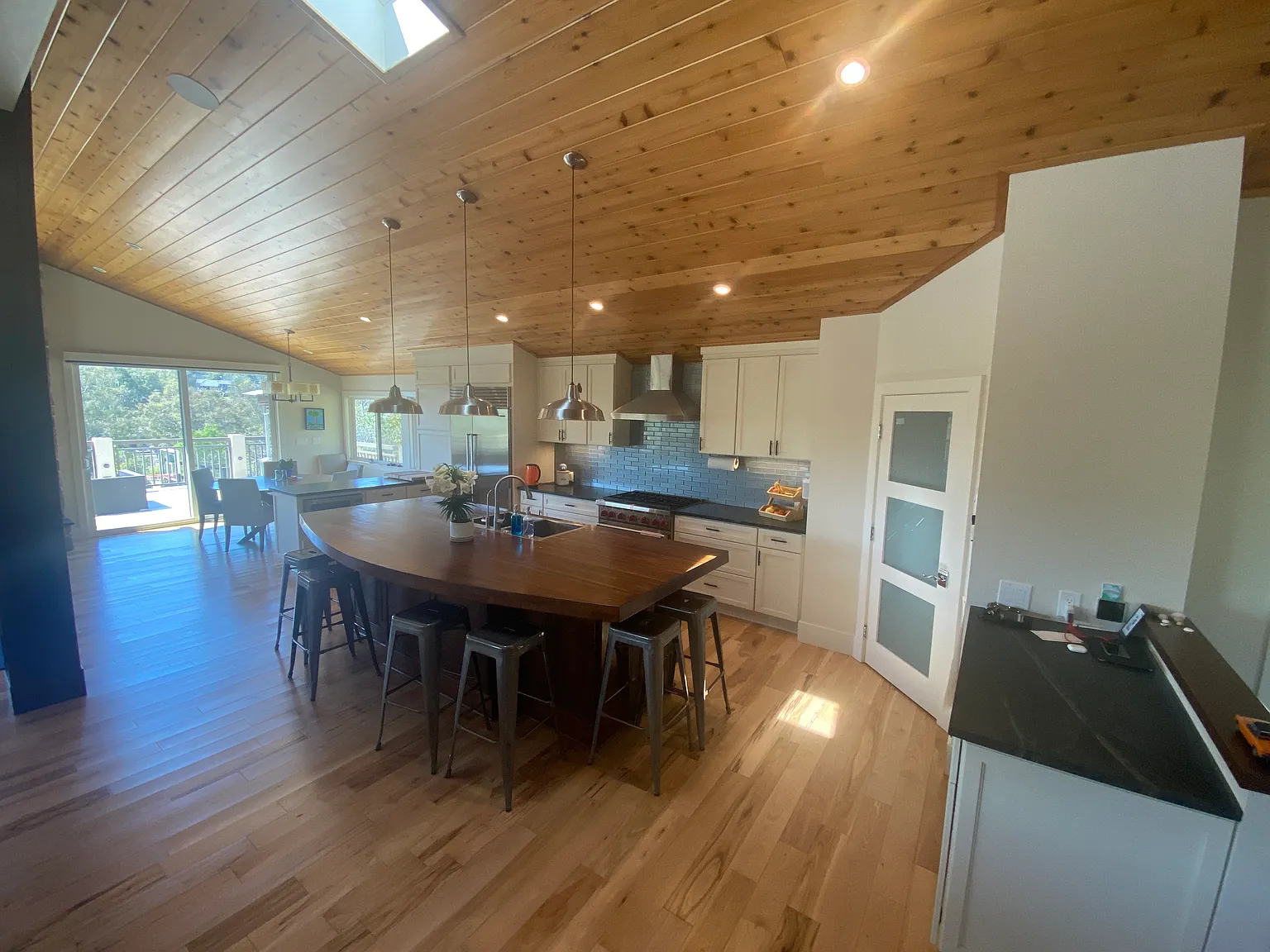 5 bed, 5.5 bath, 4100 sqft, $11,900 — Photo 4