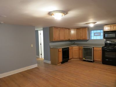 3rd image of 1241 W Barry Ave Unit Garden