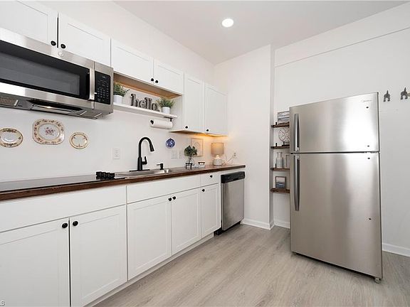 5th image of 25 E Brookline St