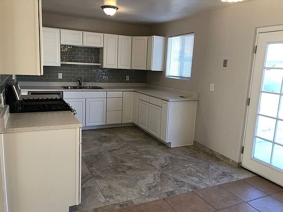 4th image of 2714 S La Cruz Ave