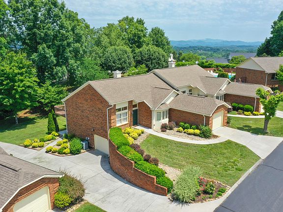2nd image of 2264 Cambridge Dr
